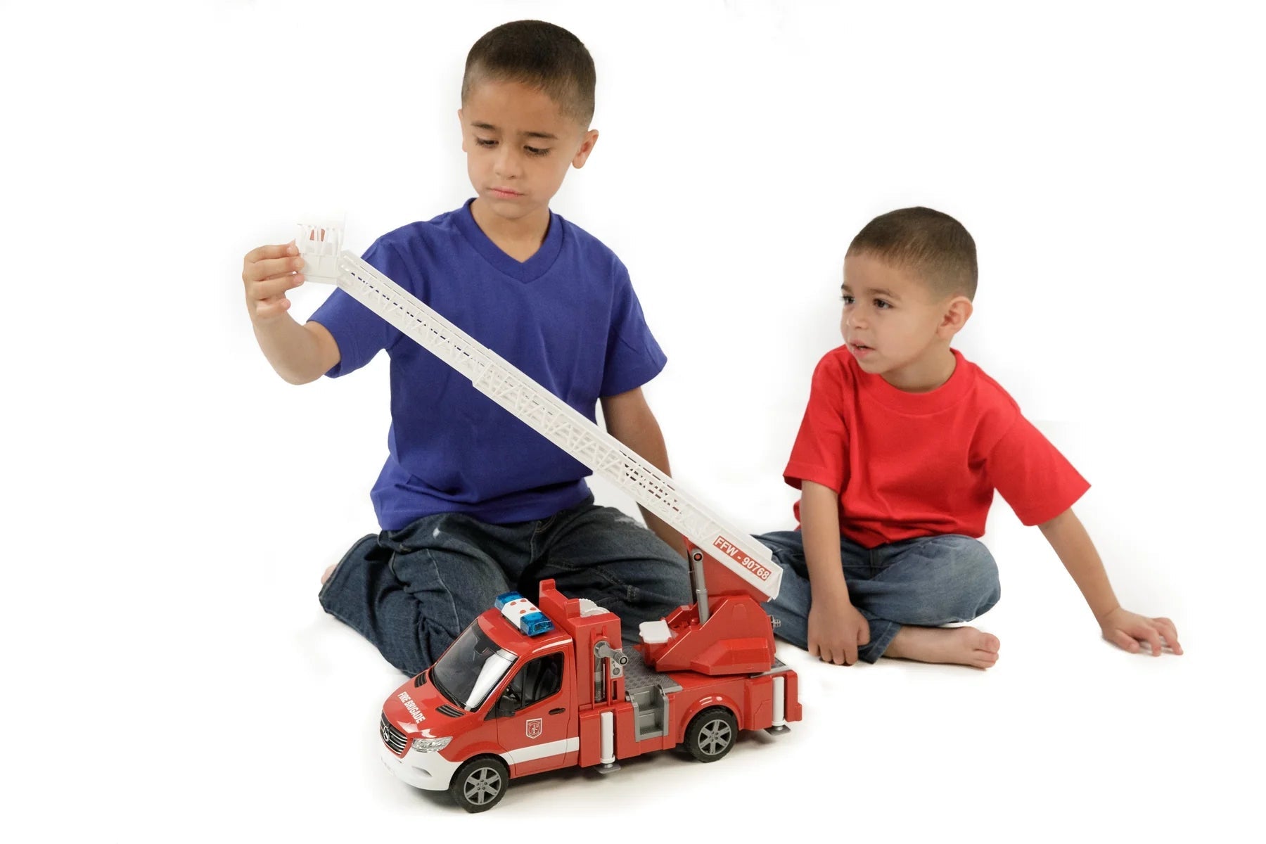Bruder-MB Sprinter Fire Engine w Ladder Water Pump & L/SModule-02673-Legacy Toys